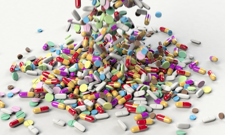Implantable device for wirelessly controlled drug delivery