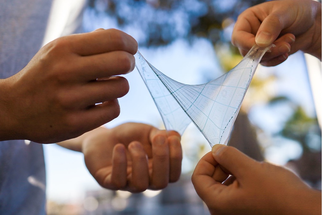 Molecular Strategy Enables High Performance of Elastic Skin-inspired Electronics